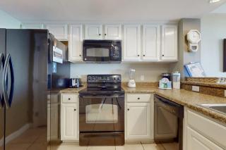 Spacious condo with amazing views pools & easy beach access - 1