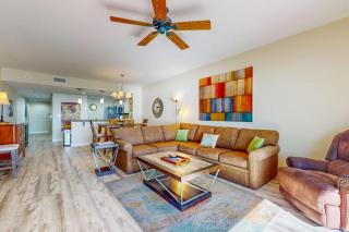 Modern condo w shared pool & fitness center - close to the beach - 4