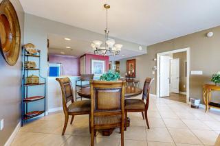 Bright & sleek condo w shared pool fitness center grill area - water views - 2