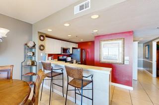 Bright & sleek condo w shared pool fitness center grill area - water views - 1