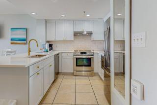 Bright Gulf view condo w balcony & shared lagoon pool&gym - steps to beach - 3