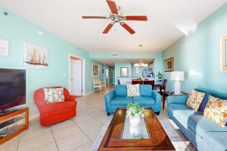 Beachfront condo with access shared on-site amenities & ocean views - 4