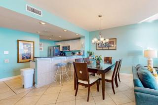 Beachfront condo with access shared on-site amenities & ocean views - 2