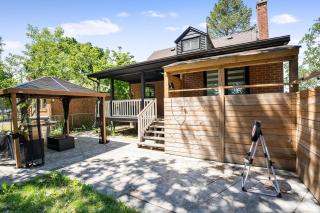 Luxury Toronto Stay with BBQ, Gazebo, Games & Parking - 4