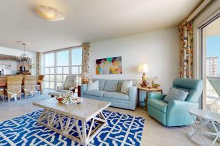 Inviting & bright condo w shared on-site amenities - walk to the beach - 6