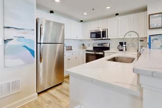 Eight Floor Condo with Shared Pools Ocean View High-Speed WiFi & Central AC - 5
