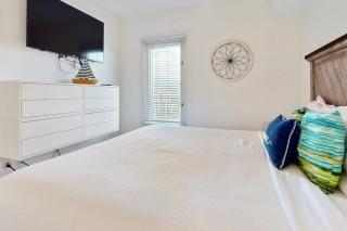 Eight Floor Condo with Shared Pools Ocean View High-Speed WiFi & Central AC - 1