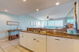 Beautiful waterfront condo w a shared pool gym & beach access - 2