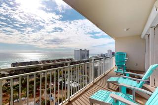 Gorgeous beachfront condo w shared pool & beach access - 0