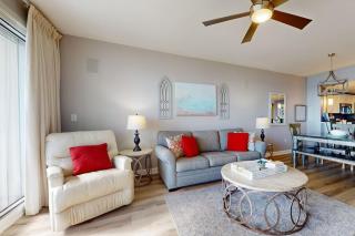 Gorgeous beachfront condo w shared pool & beach access - 4