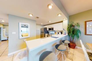 Ninth Floor Oceanfront Condo with Shared Pools Ocean View WiFi & Washer&Dryer - 6
