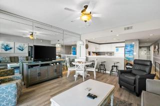 Gulf views at beach condo with shared pool & gym - close to shops & restaurants - 5