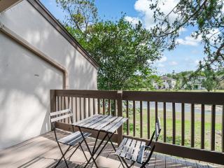 Lakeside Retreat 2 Miles from Universal Studios - 8