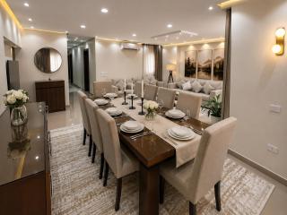 Premium 3BR Hotel Apartment with Direct Airport View - 4