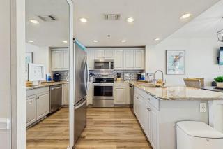 Elegant condo w water views private balcony shared fitness center and grills - 2