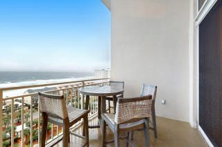 Spacious penthouse condo and private balcony shared pool&fitness beach access - 0