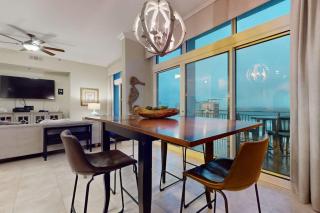 Spacious penthouse condo and private balcony shared pool&fitness beach access - 3