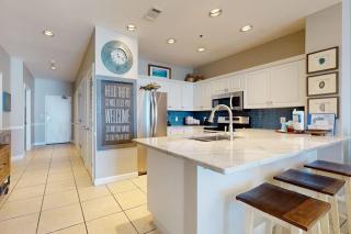 Penthouse home with gulf views from balcony - shared pool & beach access - 7