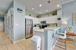 Gulf front penthouse w shared pools snack shack community grill & more - 4