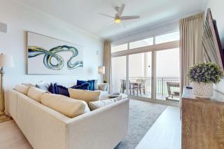 Ocean-View Penthouse on Beach w Balcony AC & Internet Shared Pools & Gym - 9