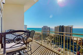 Penthouse condo w balcony gulf views & shared pool&fitness - 0