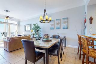Penthouse condo w balcony gulf views & shared pool&fitness - 7