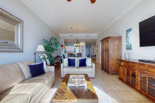 Penthouse condo w balcony gulf views & shared pool&fitness - 4