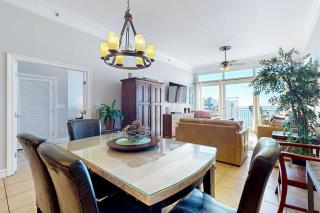 Penthouse condo w balcony gulf views & shared pool&fitness - 1