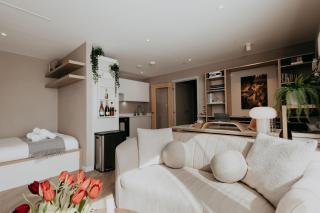 Saturn Studio by Navie Stays - 9