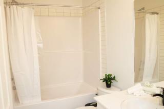 Exquisite Modern 2BR Home 1 Bath Sleeps 4 - 6