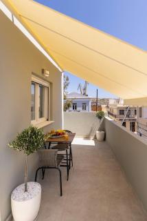 Alpha Central Rooftop, Cozy Studio with Town View - 0