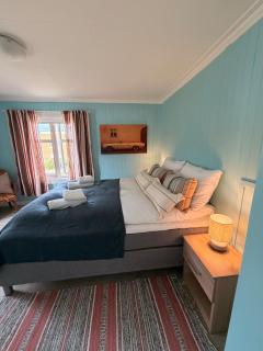 Lofoten Town Villa I Sleeps 9 - 4