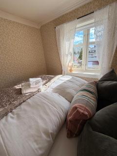 Lofoten Town Villa I Sleeps 9 - 2
