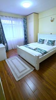 Tropical Luxe 3BR and SQ Apartment - 4