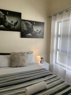 Lovely 2 bedroom unit, inverter, complex pool - 5