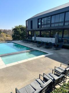Midrand Stylish 1Bedroom Escape - 8