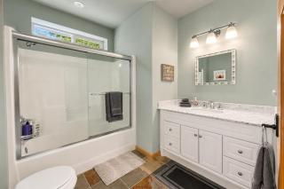 Lazy Bear Lodge by NW Comfy Cabins - 1