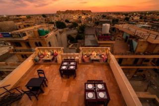 Hotel Saffron Diamond - 1