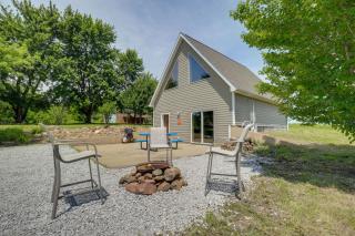 Steps to Fishing Pond! Country Cabin in Maysville - 9
