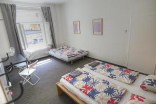 Private Room for 4, Free Parking, Main Train Station, Walk Everywhere - 2