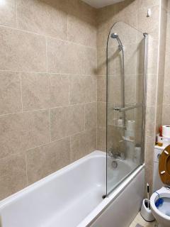 Spacious double room , Room 4 , 2 room shared toilet - 1