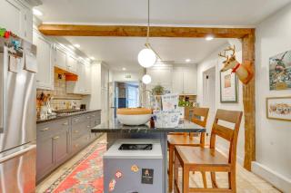 Spacious Family Home in Weston: Yard + Patio - 4