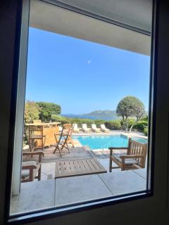 4-bedroom villa with pool and sea view - 8