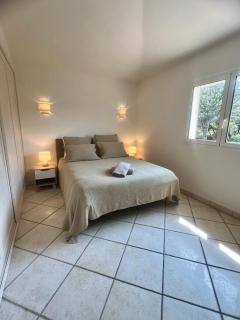 4-bedroom villa with pool and sea view - 1