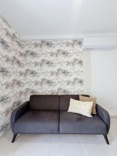 Cosy 1BR Apt Near Beach, Bars & Restaurants - 8