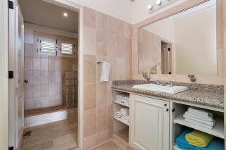 Beachfront 2BR Condo by Alicia Beach - 9