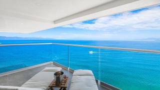 Beachfront Luxury 4BR Penthouse with Incredible Ocean Views - 1