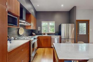 Glorious South Lake Union View - 4