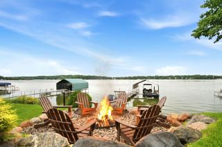 Lakefront Luxury - 9