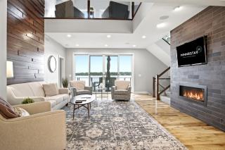 Lakefront Luxury - 7